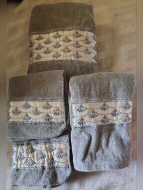 Vintage Set Of 4 Grey And White Embroidered Towels 1980's